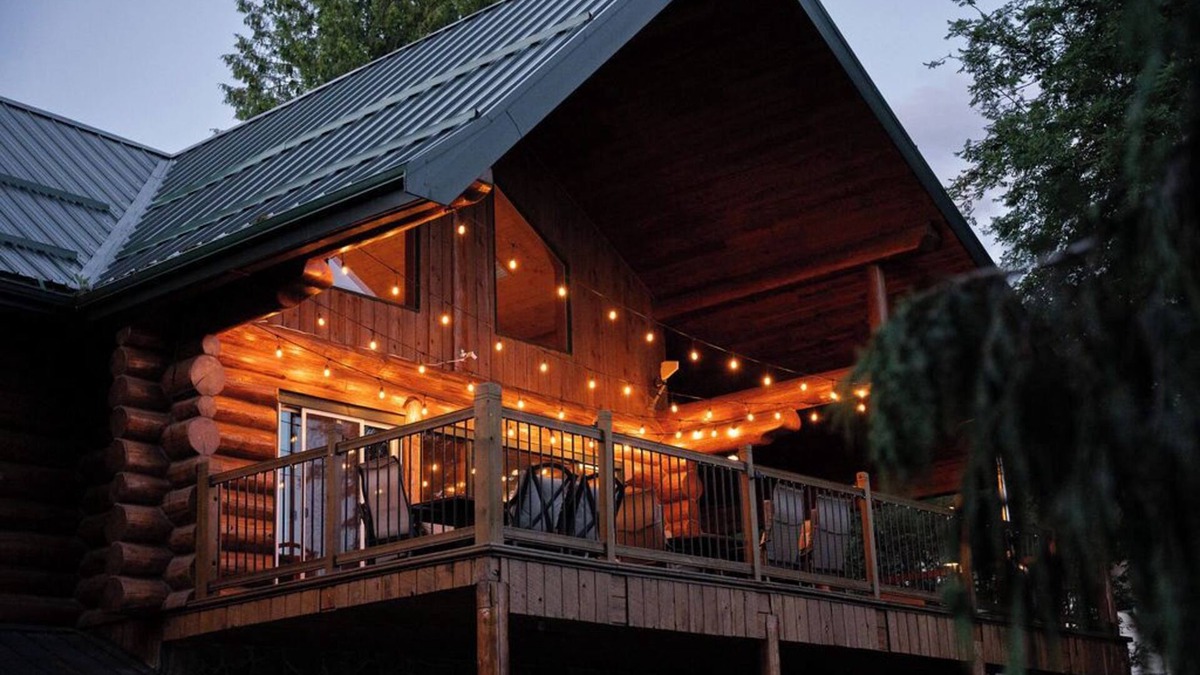 Magna bay Ski Chalet | Lakeview log cabin for large groups, 4 season fun! Beach access, buoy, hot tub