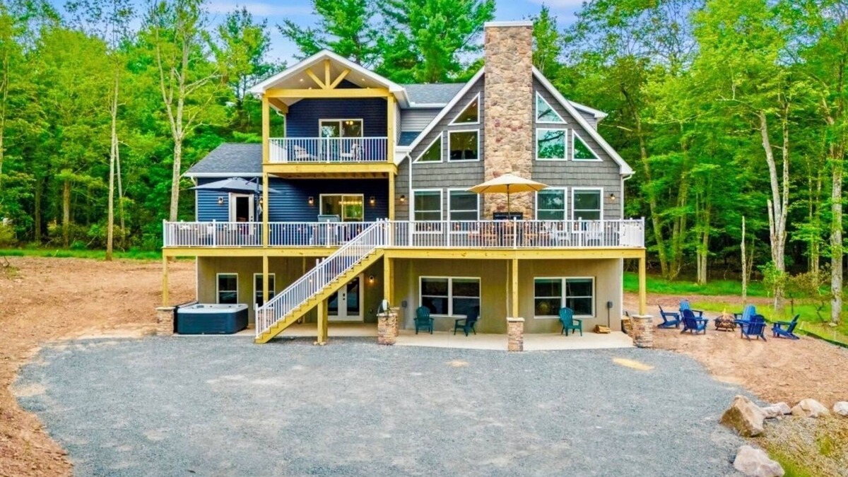 Lake Harmony Estates Villa | Lakeview Luxe & Leisure- New,9 BR villa, Sleep 30