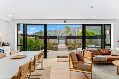 Wanaka Apartment | Lakeview Luxury Villa