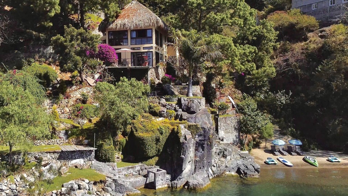 San Antonio Palopo Villa | Lakeview on the Rocks