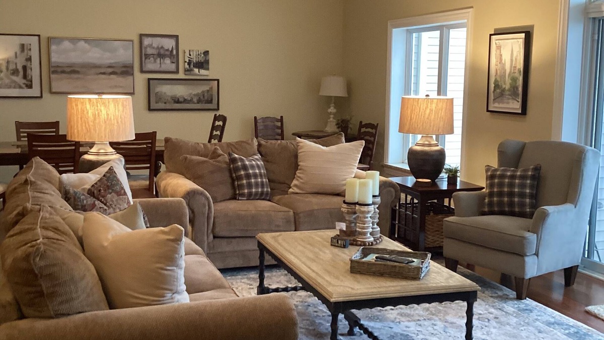 Geneva-on-the-Lake Condo | LAKEVIEW PENTHOUSE 406 3br/2.5bath. Rent 3 get 4th free ask!- 2 king bed suites