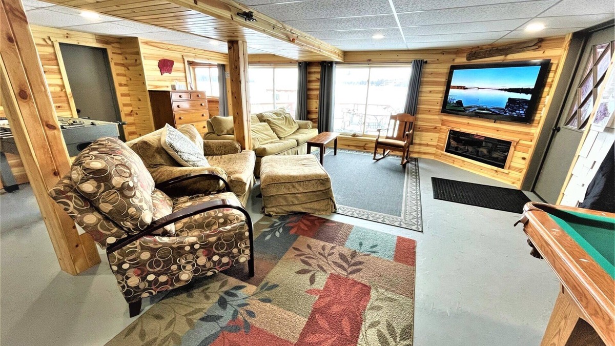 Butternut House | Lakeview Retreat | 8 Bed, 2 Bath, Lakeside on the Flowage!