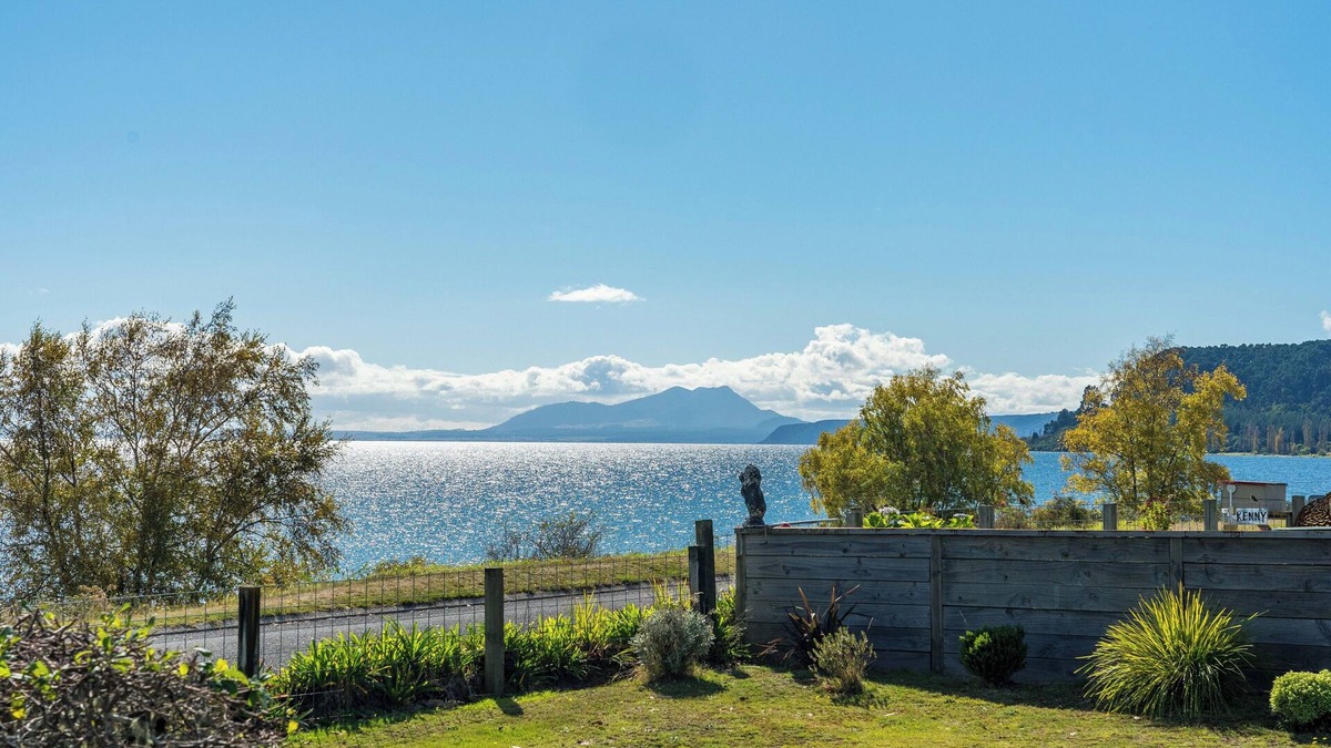 Waitetoko House | Lakeview Scope - Tauranga Taupo Retreat