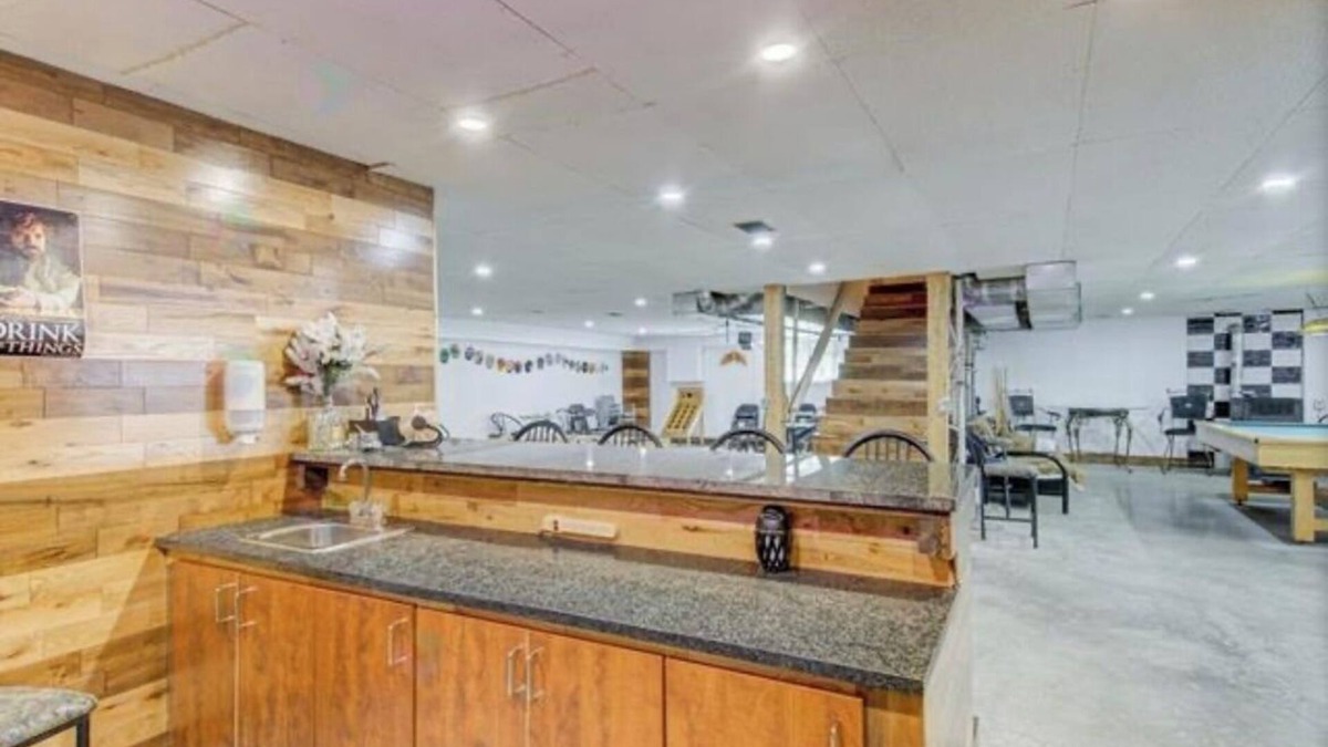 Saint-Anicet House | Lakeview Serenity