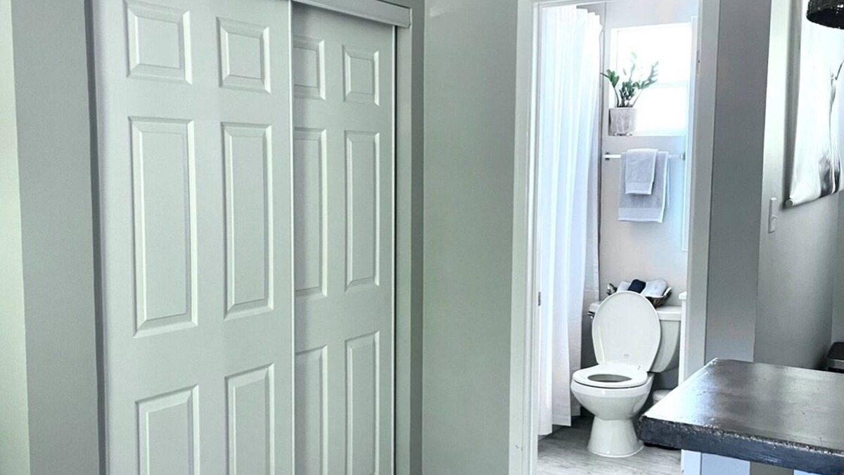 Athens Apartment | Lakeview Studio w/Free WIFI &Parking