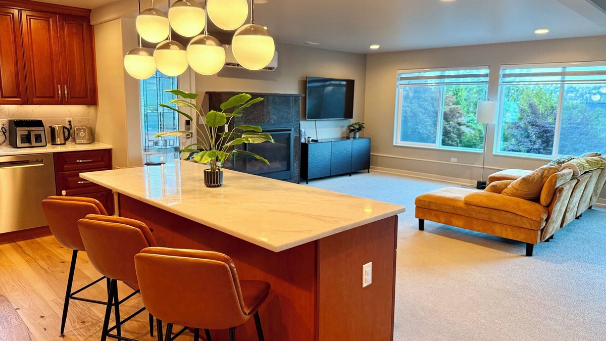 Rainier Valley House | Lakeviews! King bed Soaking Tub Bidet AC