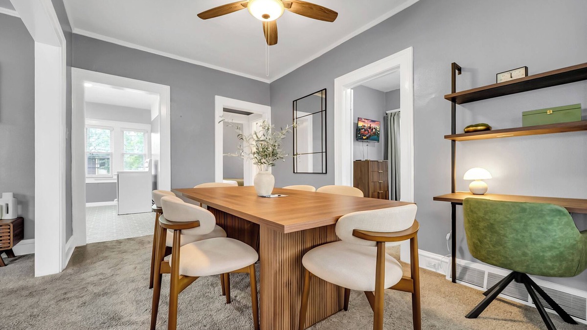 Lakewood Apartment | Lakewood~2BR~Pets OK~Parking~Laundry~Close to Hospitals, Dining, University