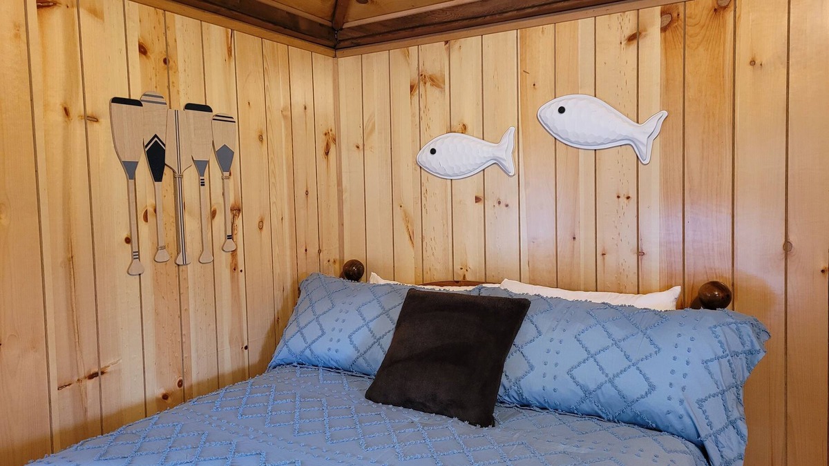Mossyrock Cabin | Lakewood cabin at Lake Mayfield w/Private Dock, Heat/AC, WiFi, Firepit, Parking