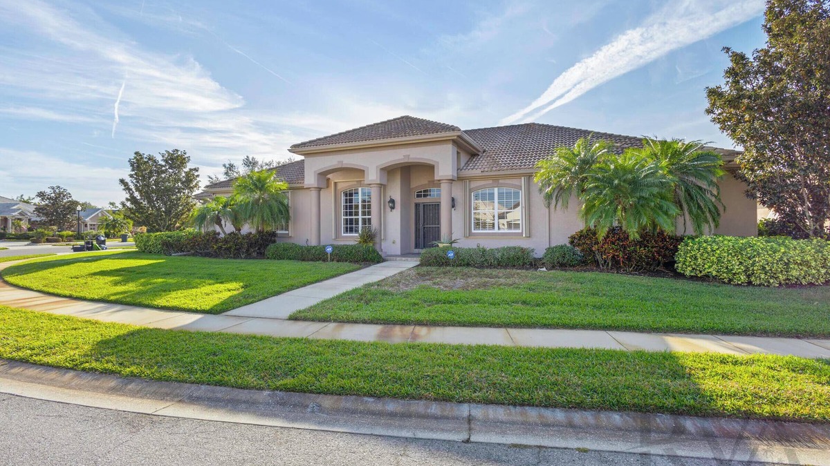Braden River House | Lakewood Ranch Getaway–Spacious 3BR Home with Den: Silverado Circle by RVA