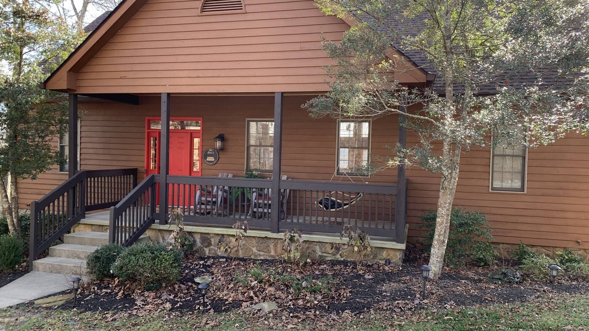 Sloans Valley Cabin | Lakin’ It Easy at Lake Cumberland Resort Burnside KY 4 KING BEDS & 4 FULL BATHS