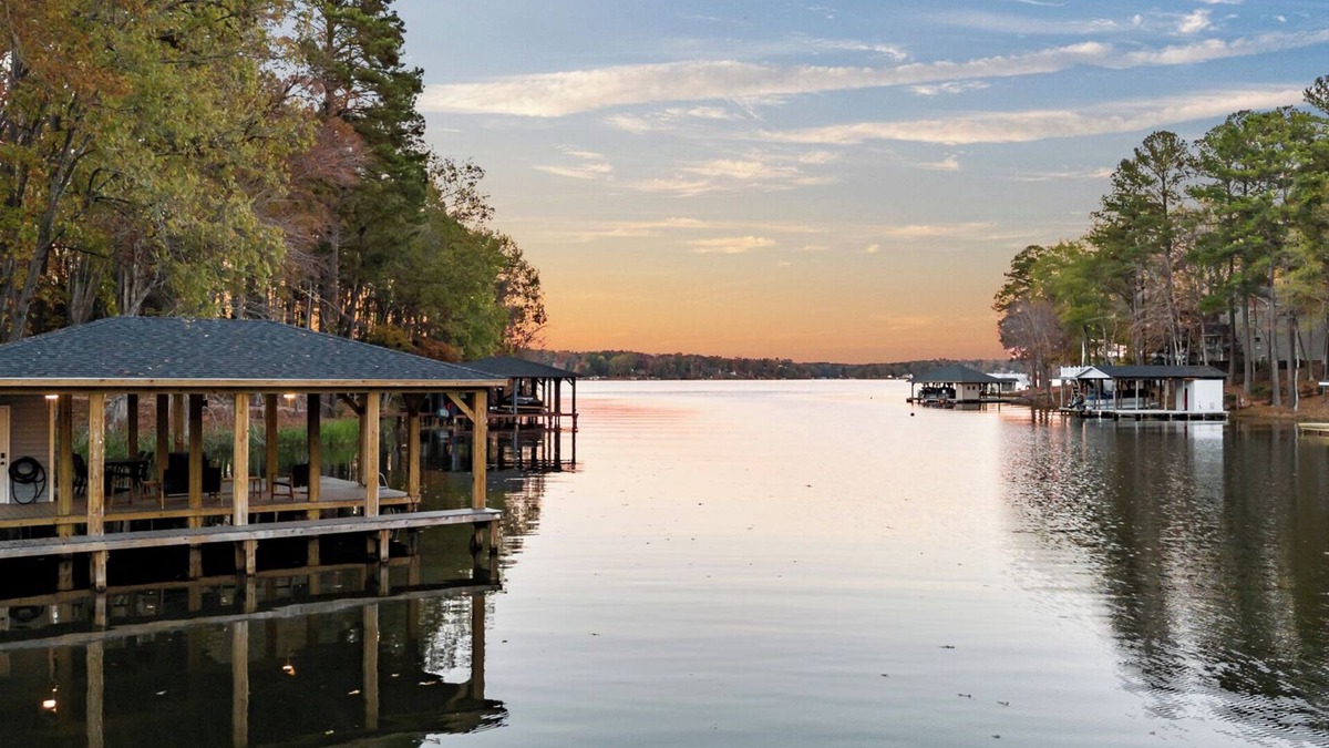 Wise House | Lakin`Reel Memories - Sleeps 18 - New Rental