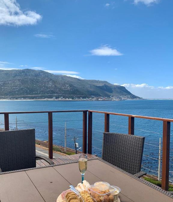 Fish Hoek Apartment | Lalapanzi