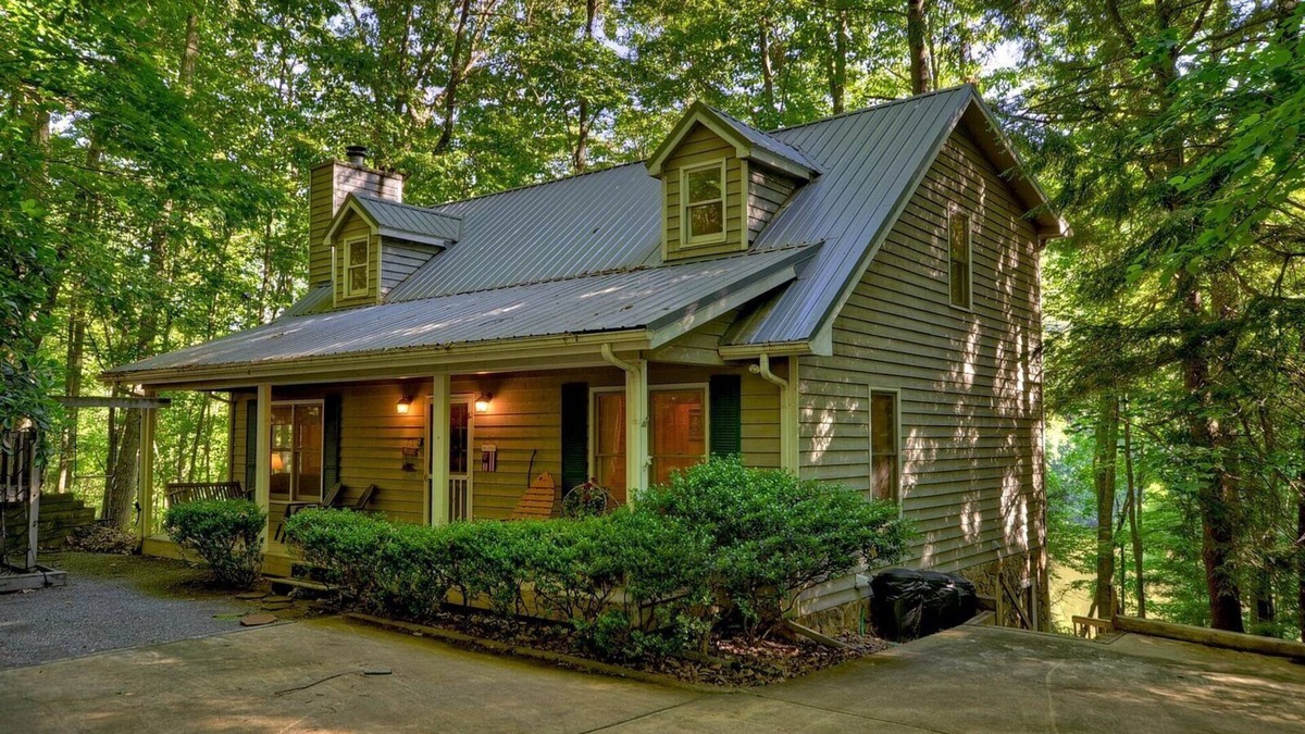 Walnut Mountain Cabin | Lallybroch on the Lake