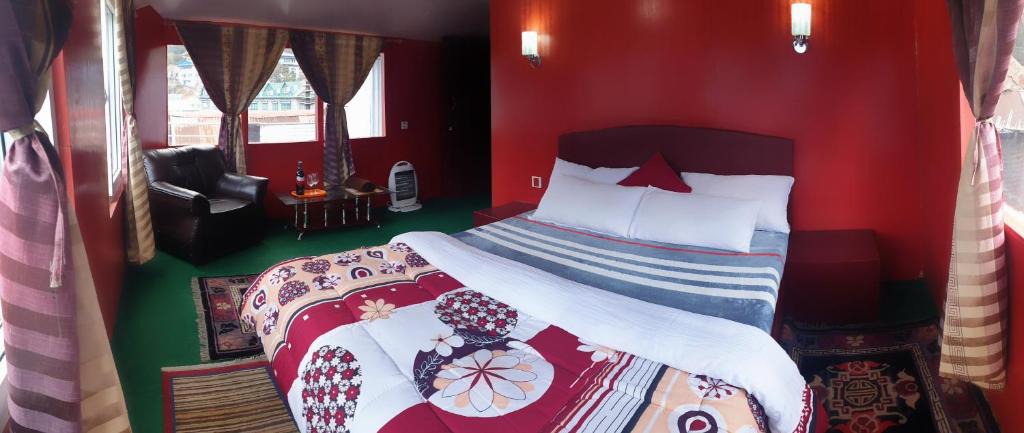 Lukla Cabin | Lama Hotel - Cafe De Himalaya