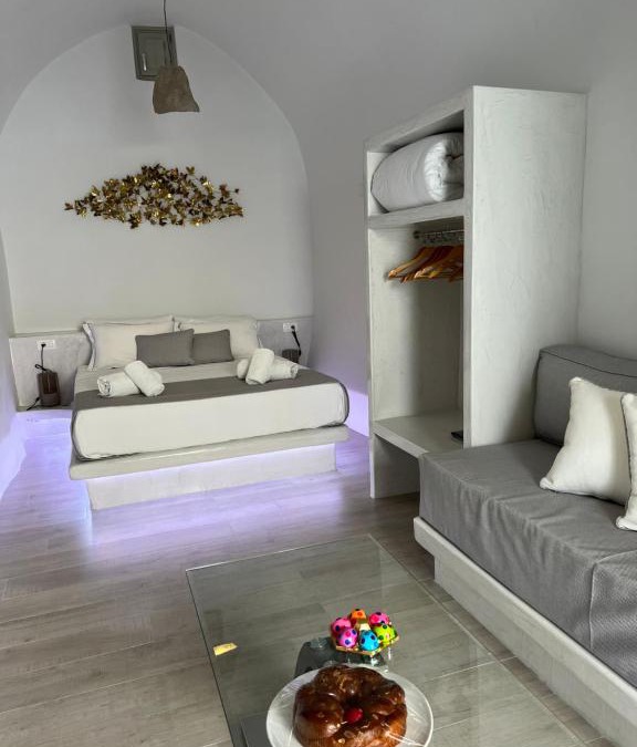 Emporio Apartment | Lamar Cave house