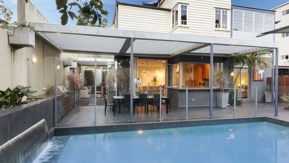 Kangaroo Point House | Lambert House Lower Level - Close to the Gabba, City and Valley. Two queen beds