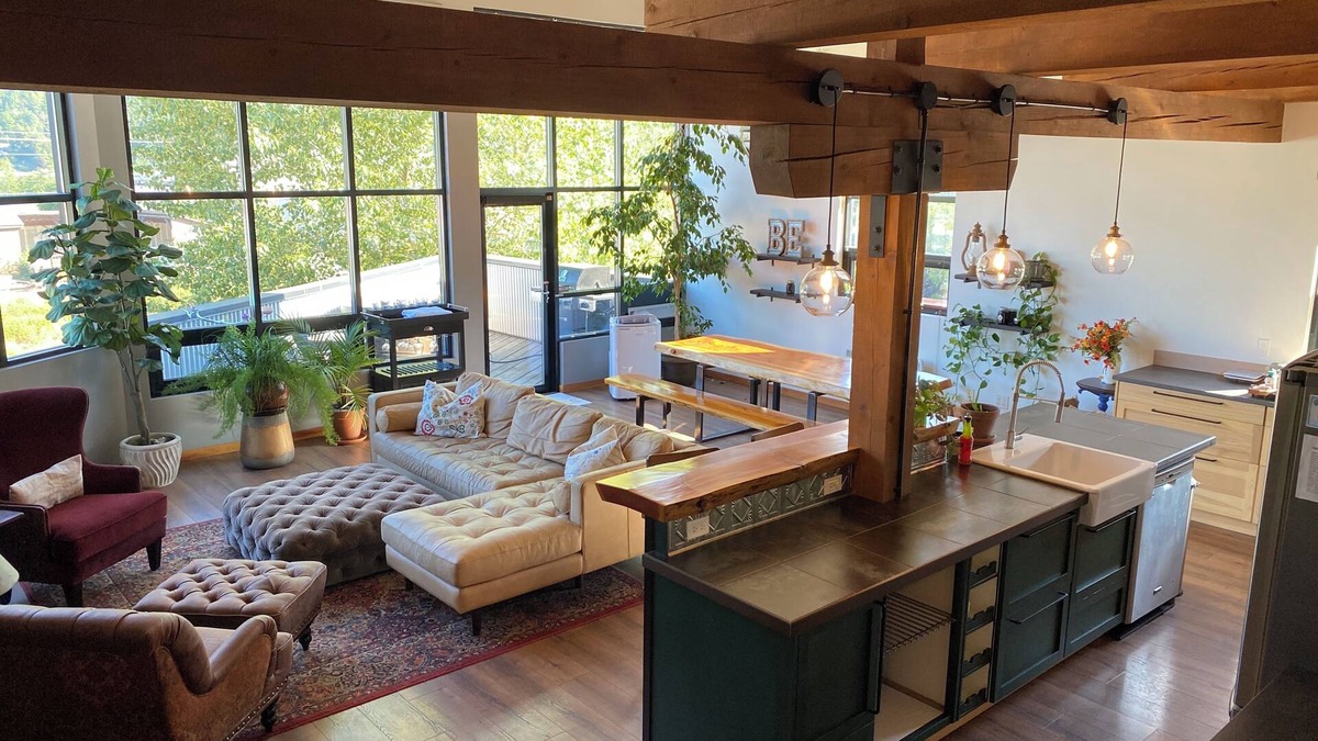 Nelson House | Lamplighter Grand Loft - contemporary open design & walk anywhere!