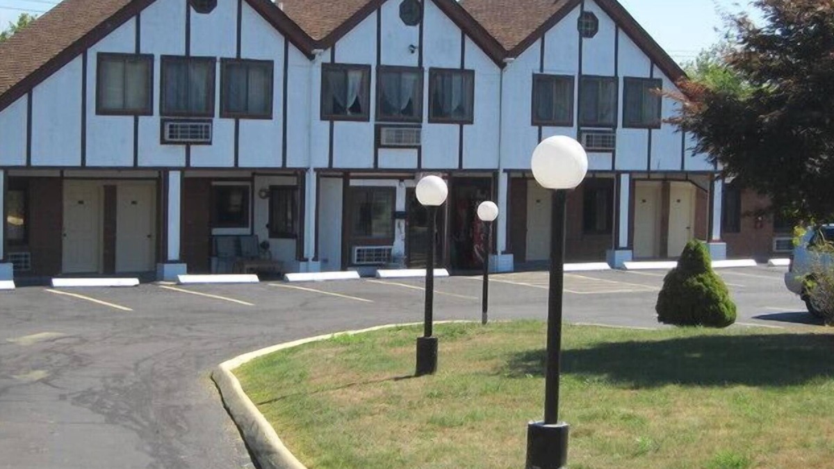 Clinton Hotel | Lamplighter Motel - Clinton, Connecticut
