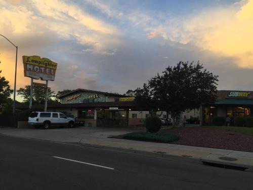 Longmont Hotel | Lamplighter Motel