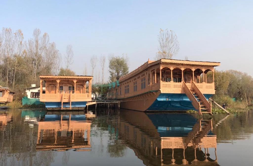 Nagin Bagh Bed & Breakfast | Lanachrise Group Of Deluxe Classes Houseboats