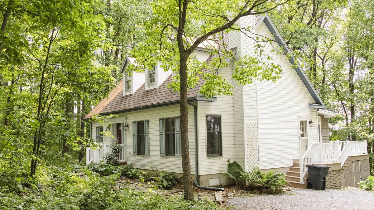 Strasburg Cottage | Lancaster County Cottage NO PETS!