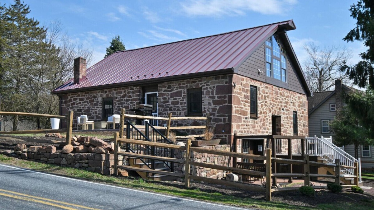 Stouchsburg House | Lancaster Mill Stay Reinholds PA
