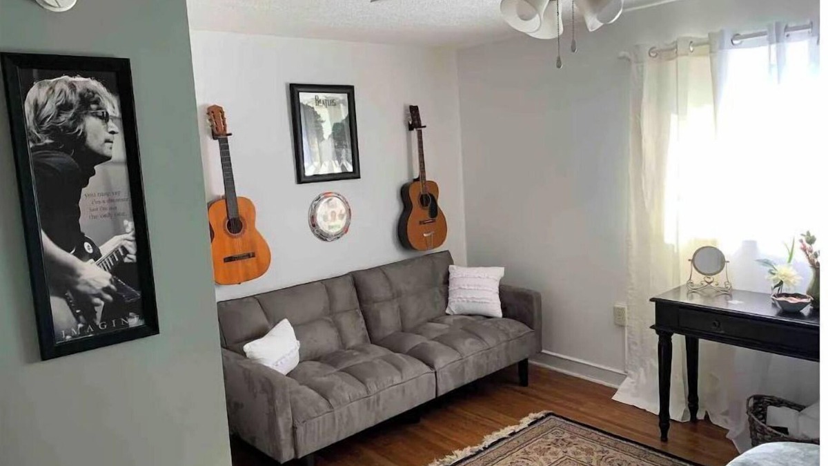 Lancaster House | Lancaster Musically Inspired Home Downtown Sleeps6