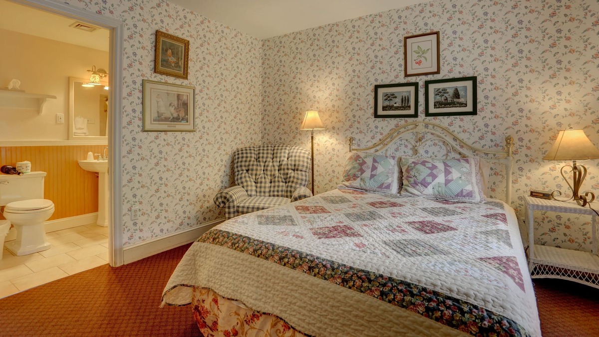 Bird In Hand Hotel | Lancaster ,PA Amish Country inn