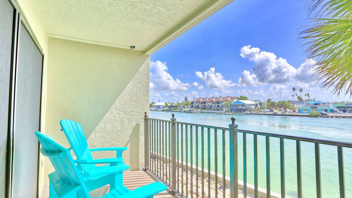 Sunset Beach Condo | Land's End 4-206 🌴Gated Community 🌞Bay Views🏖️Beach Access🌊Large Pool
