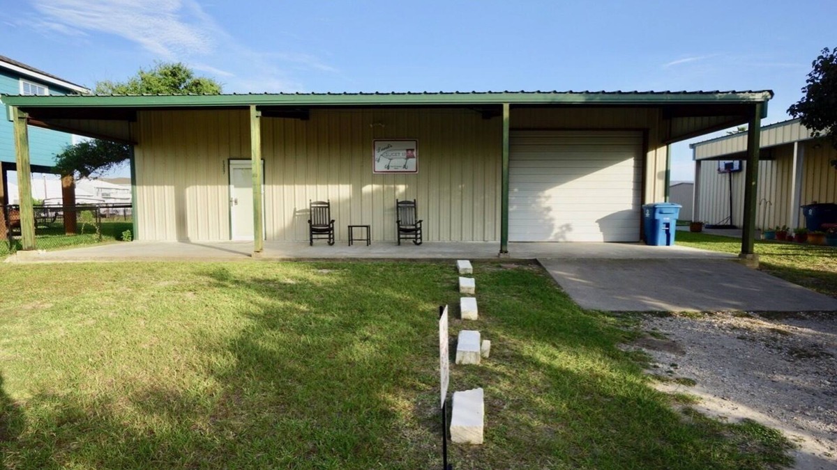 Port O Connor House | LAND'S LUCKY 13 in POC - Pets Add Fees