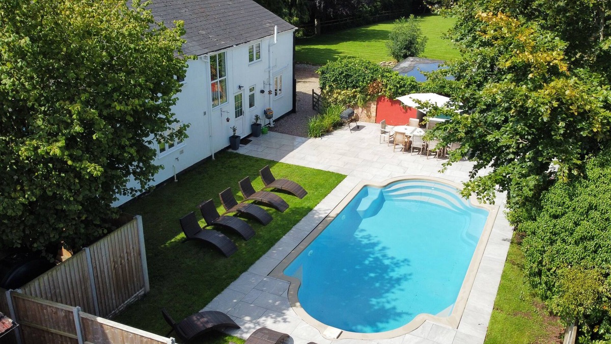 Great Witcombe House | Landers, Cheltenham - sleeps 10 guests in 5 bedrooms