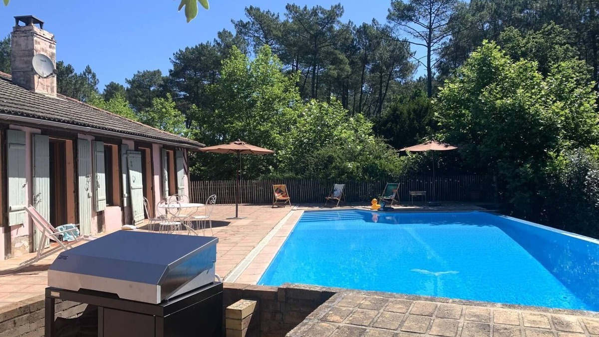 Ychoux Villa | Landes house sleeps 13 Airial swimming pool tennis bowling green near lake & ocean