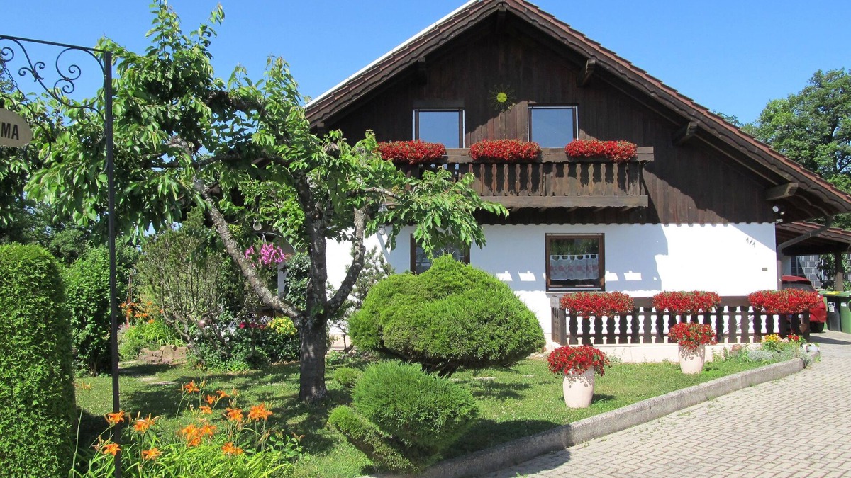 Oetisheim Apartment | Landhaus Pema vacation apartment near Maulbronn Monastery and Tripsdrill Adventure Park