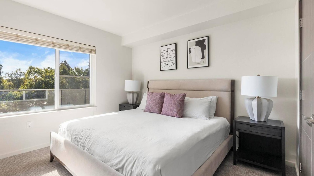 Hayden Island Apartment | Landing | Amazing 1BD, Clubhouse, Courtyard
