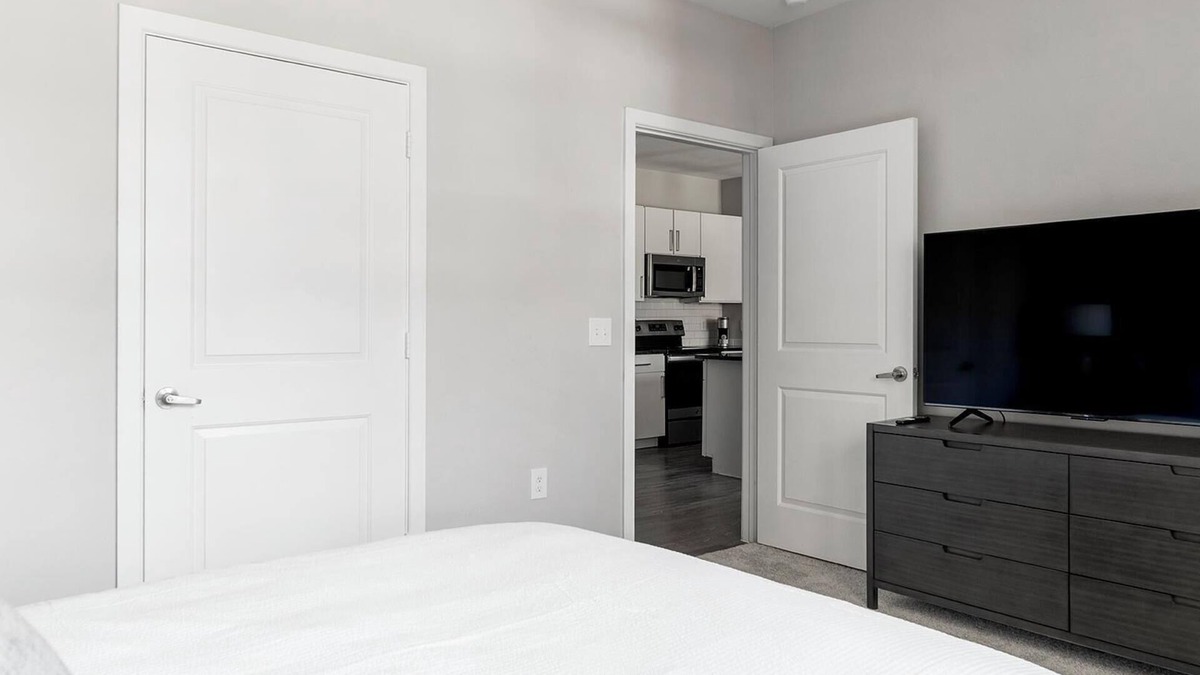Allen Apartment | Landing | Amazing 1BD, Gym, Game Room