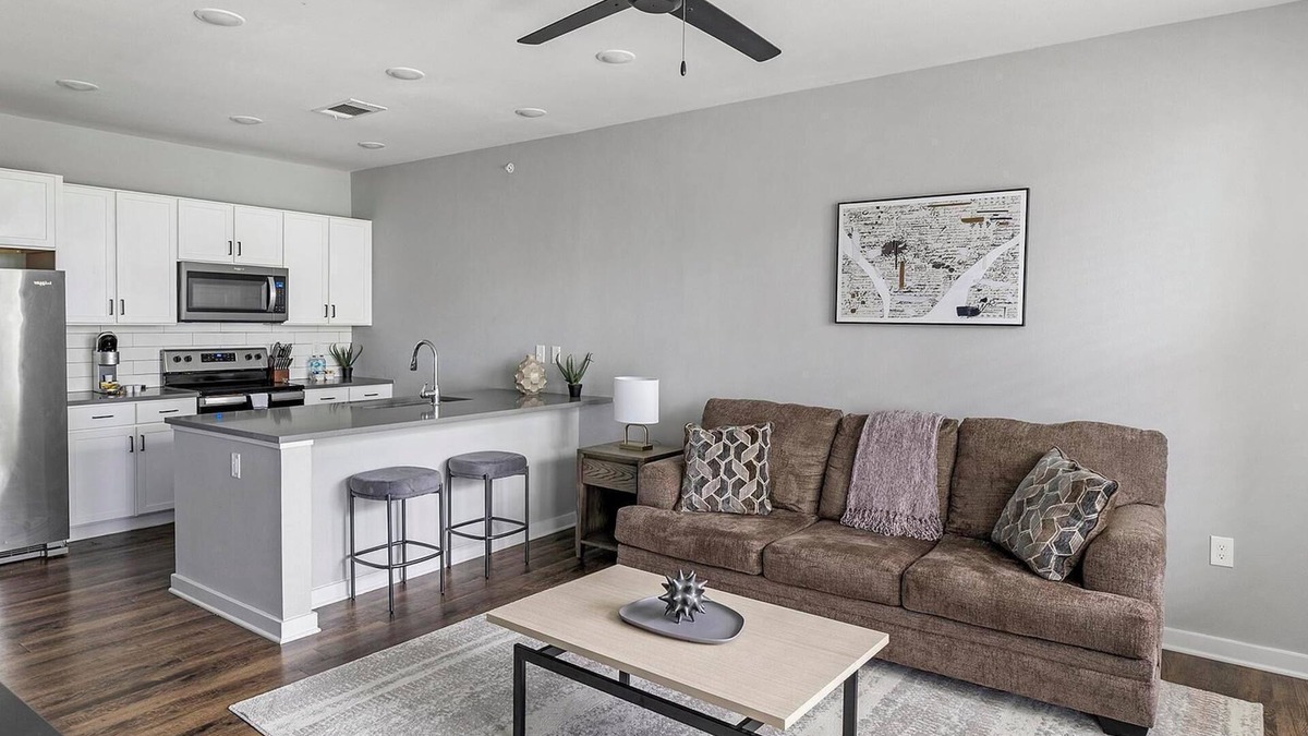 Madison Apartment | Landing | Amazing 1BD, Pool, Gym