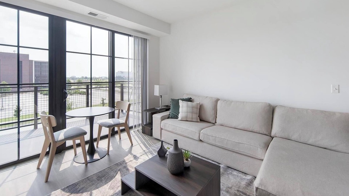 Schaumburg Apartment | Landing | Amazing 1BD, Pool, Gym