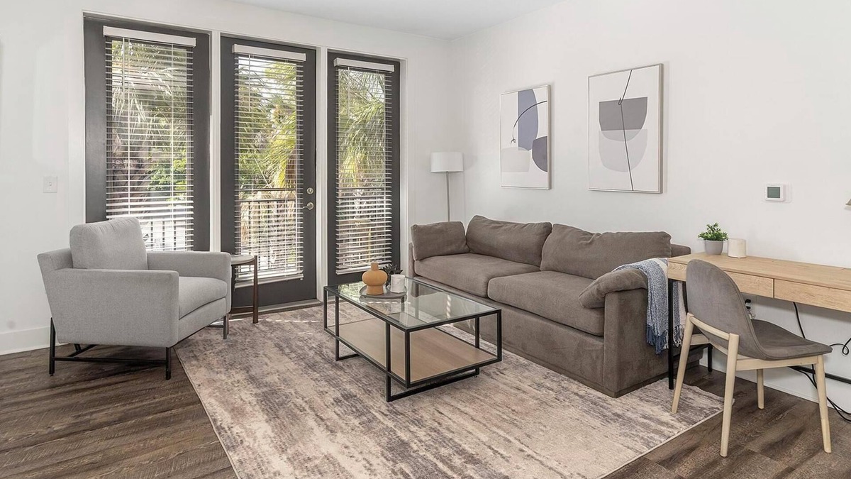San Marco Apartment | Landing | Amazing 2BD, Pool, Gym