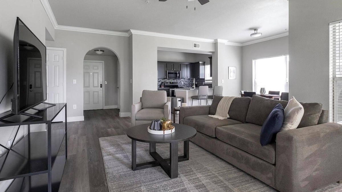 Richmond Apartment | Landing | Amazing 2BD, Pool, Gym