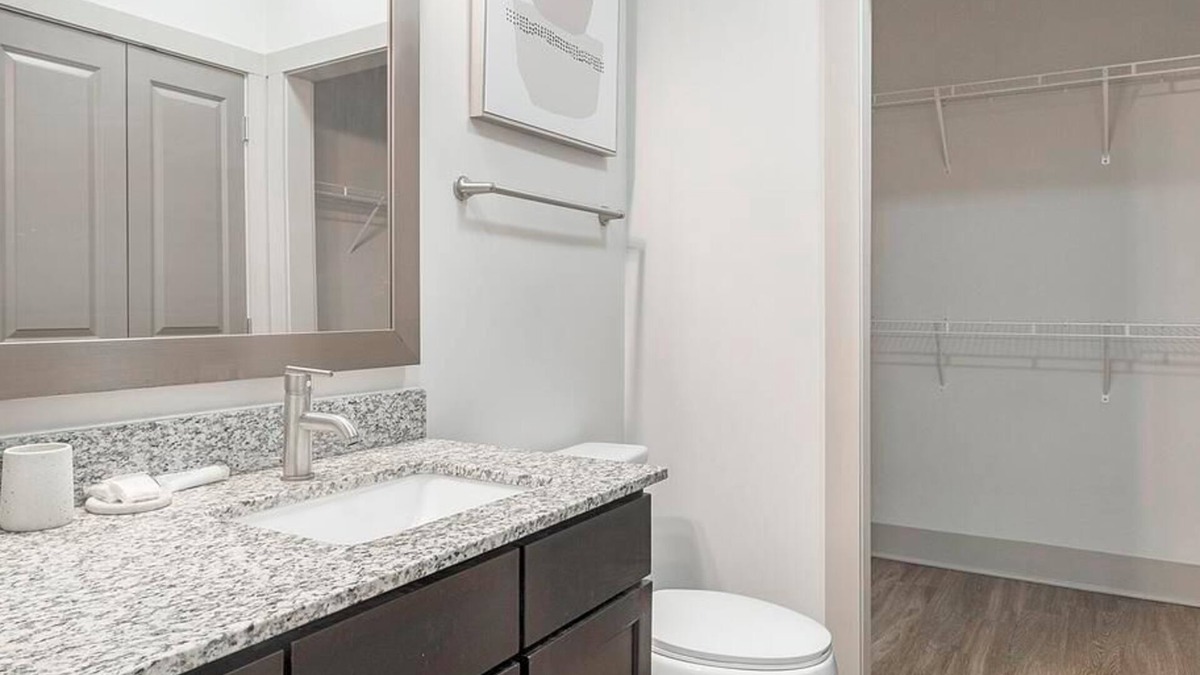 Crestline Heights Apartment | Landing at 4700 Colonnade - 2 Bedrooms in Overton