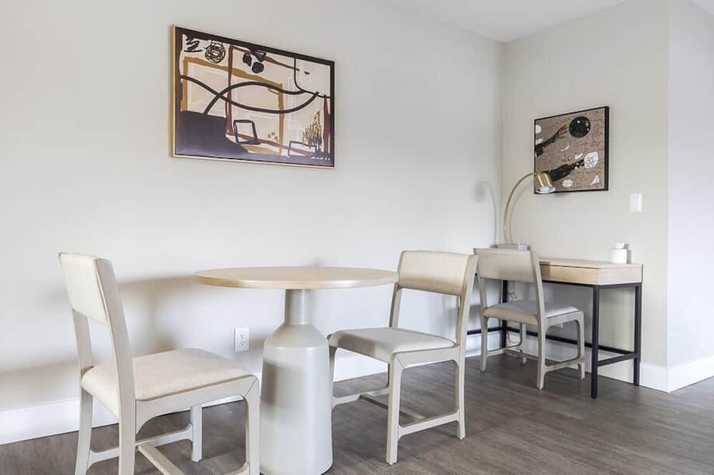 Ann Arbor Apartment | Landing at Arbor Haus - 2 Bedrooms in Carpenter