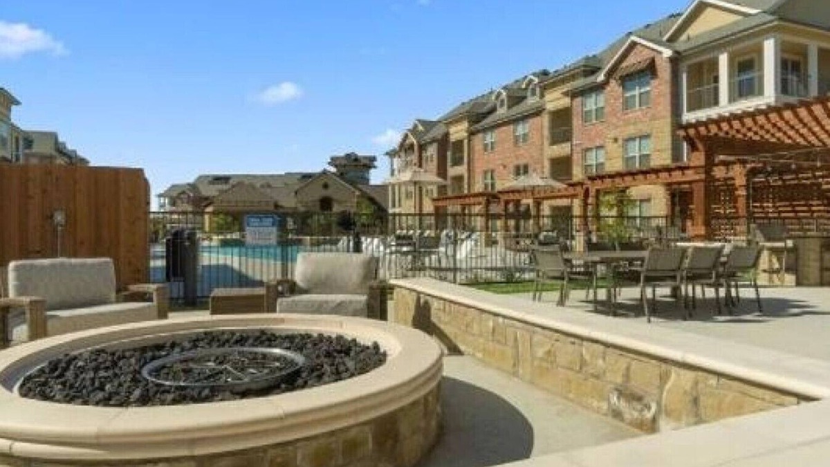 Burleson Apartment | Landing at Auberge of Burleson - 1 Bedroom in Downtown Burleson