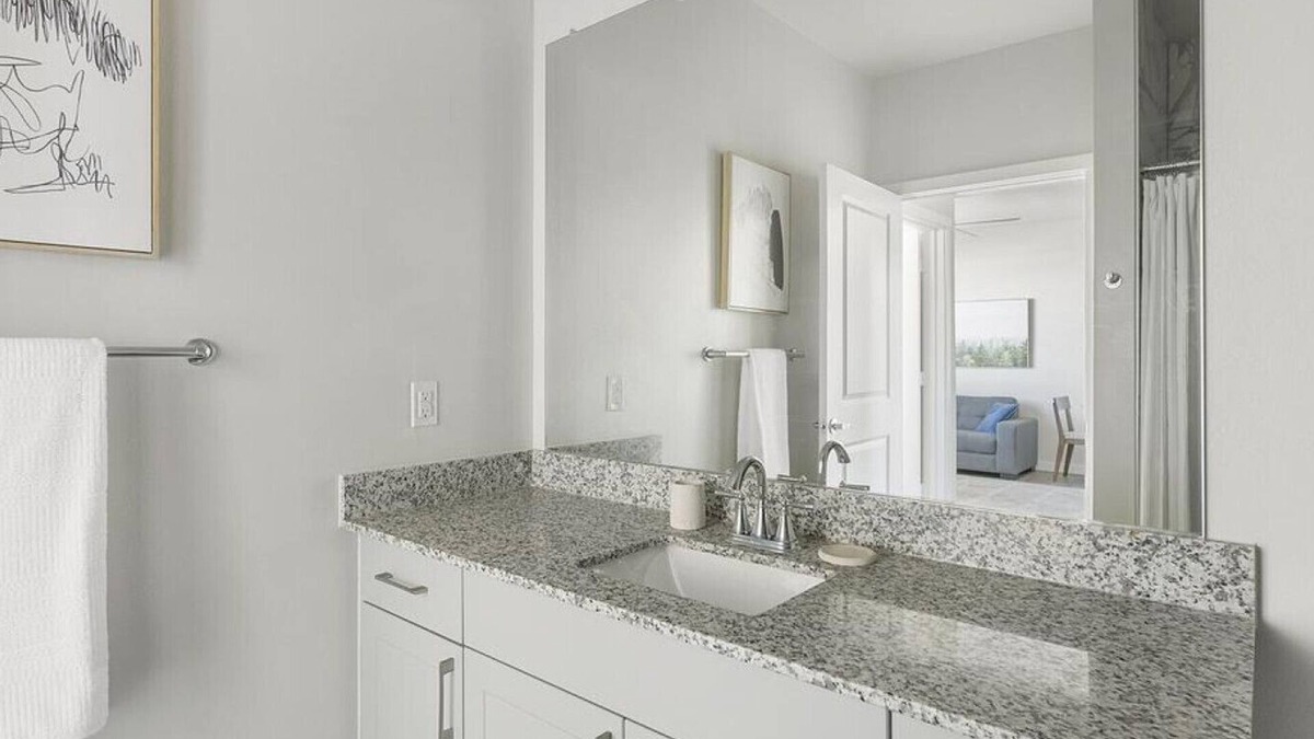 Spring Branch East Apartment | Landing at Bellrock Memorial - 1 Bedroom in Northwest Houston