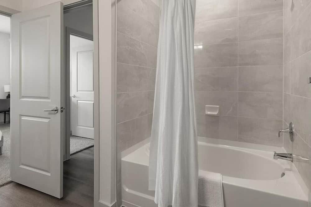 Lower Basin Lake Travis Apartment | Landing at Birdie on Woodland Greens - 2 Bedrooms in Plaza Volente