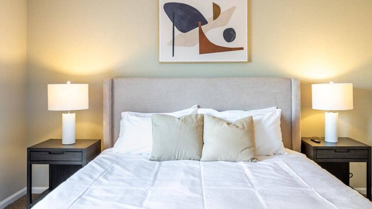 Overland Park Apartment | Landing at Casa de Fuentes - 1 Bedroom in Casa De Fuentes