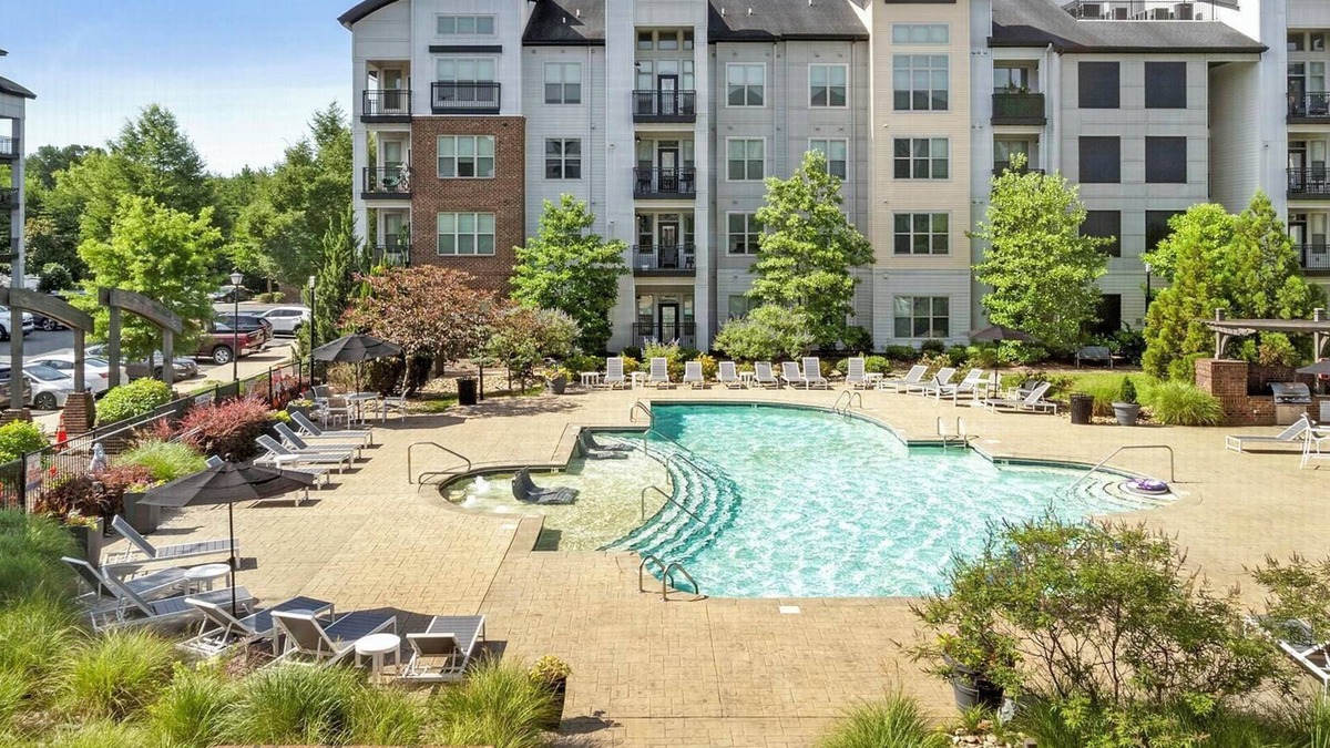 Paw Creek Apartment | Landing at Celsius - 1 Bedroom in Wedgewood