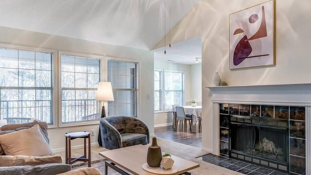 Winston - Salem Apartment | Landing at Crowne Oaks - 2 Bedrooms in Downtown Winston Salem