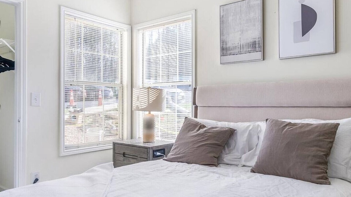 Winston - Salem Apartment | Landing at Crowne Oaks - 3 Bedrooms in Downtown Winston Salem
