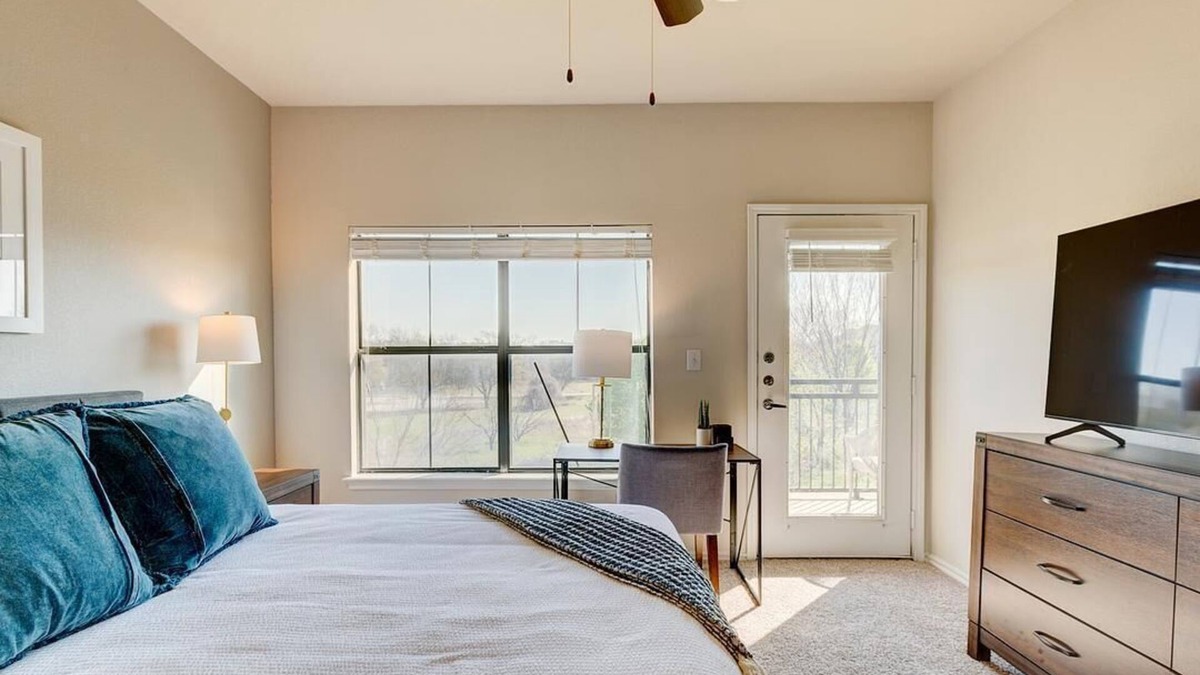 Euless Apartment | Landing at Franciscan At Bear Creek - 1 Bedroom in Downtown Euless