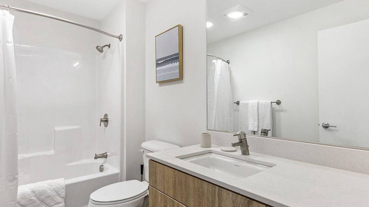 Bridgeton Apartment | Landing at Harbor Sky - Studio in Bridgeton